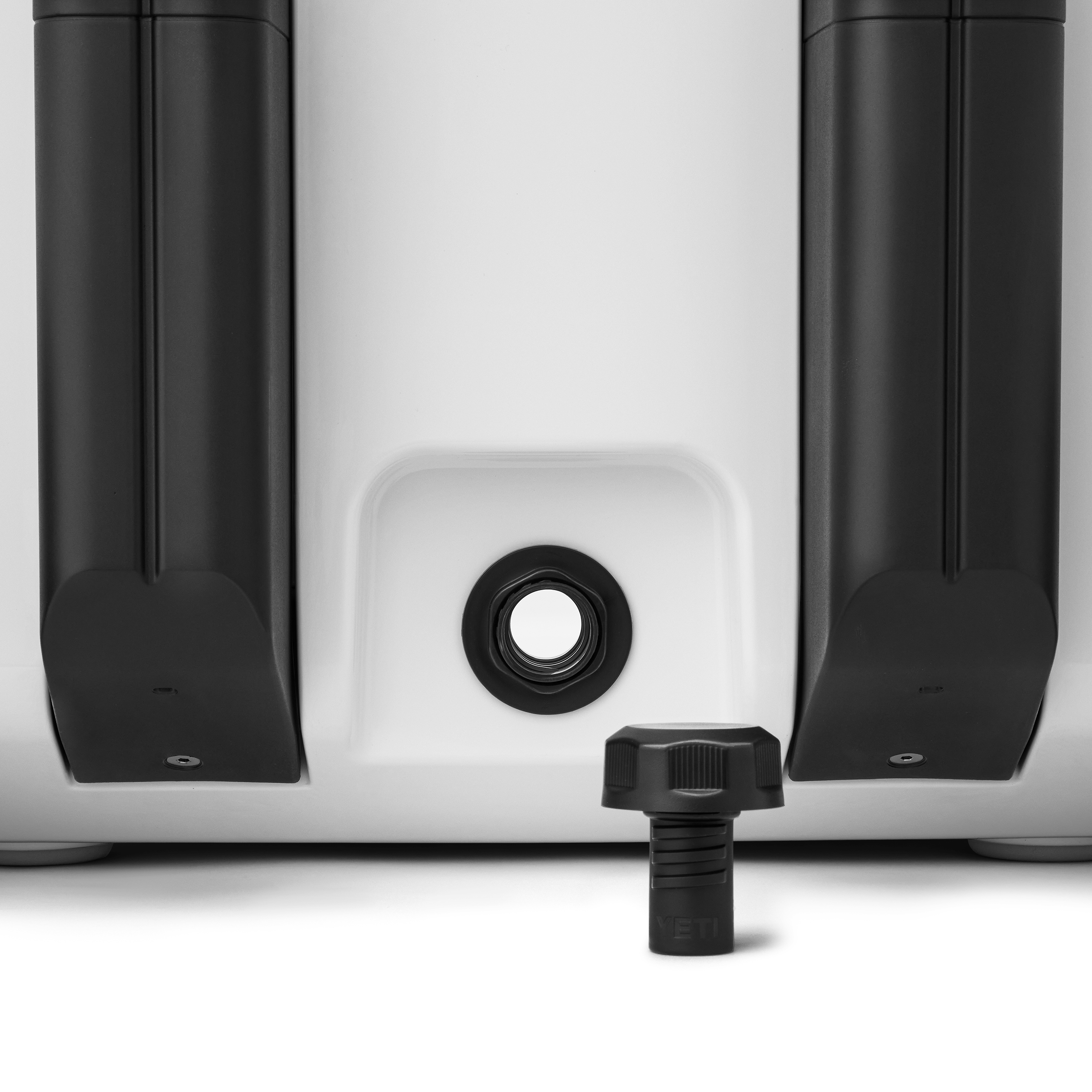 Roadie® 32 Wheeled Cool Box - Image 9